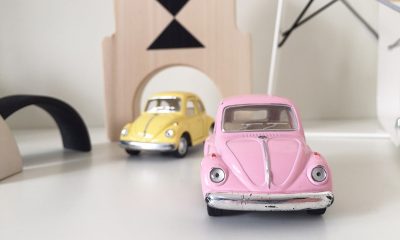 speelgoedauto favoriet vw classic beetle roze metaal