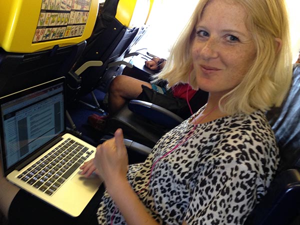 schrijven vanuit het vliegtuig werken reizen ondernemer